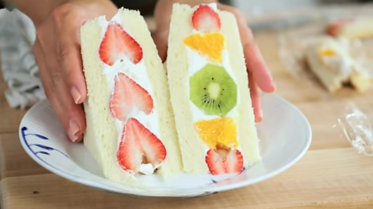 Japanese-style fruit sandwich, Fruit Sando